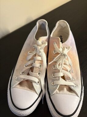 Converse Chuck Taylor All-Star low-top sneakers a tie-dye Size 8 Gently Worn